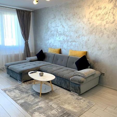 Victoriei Boulevard Private Apartment Брашов Екстериор снимка