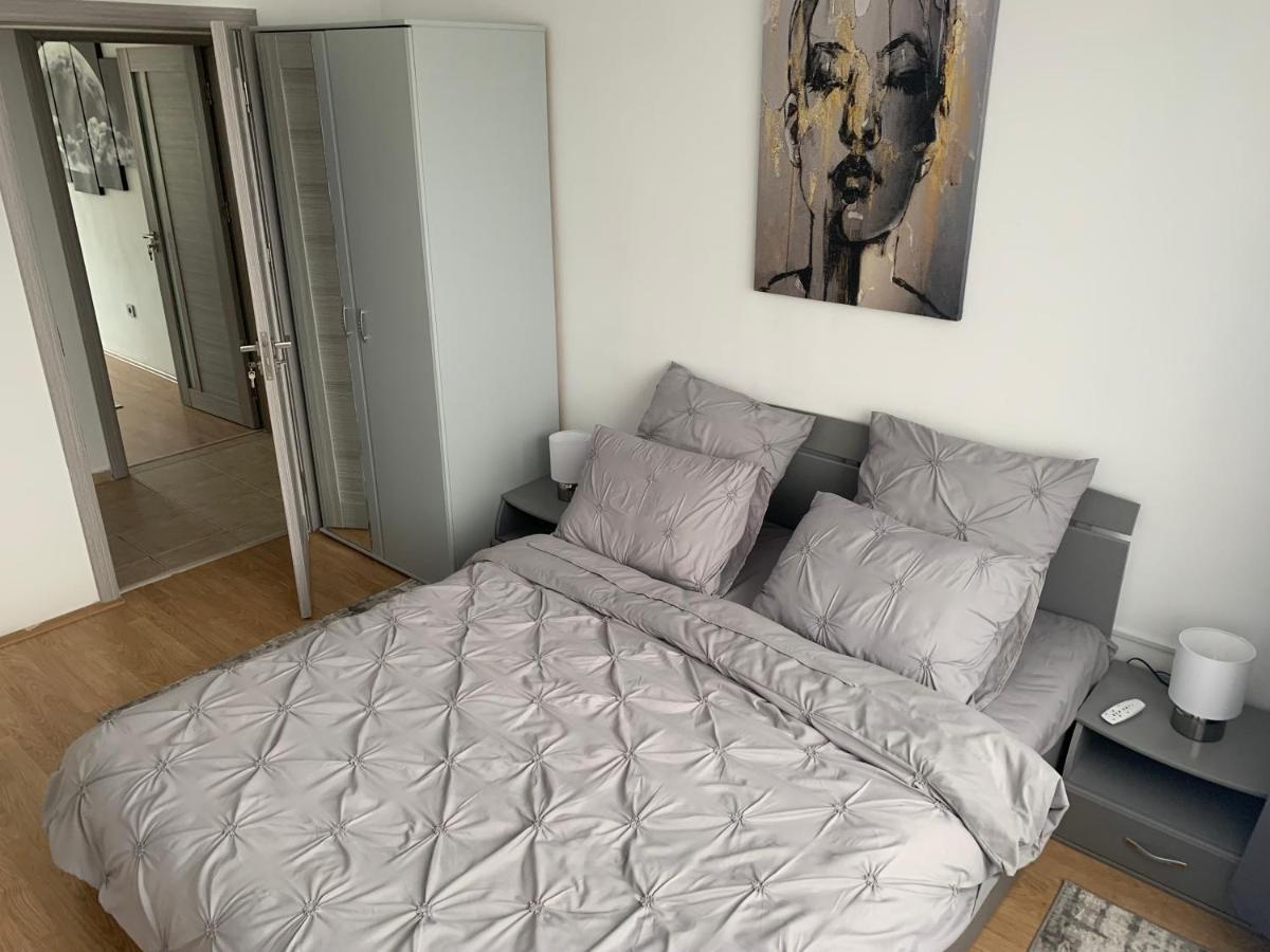 Victoriei Boulevard Private Apartment Брашов Екстериор снимка