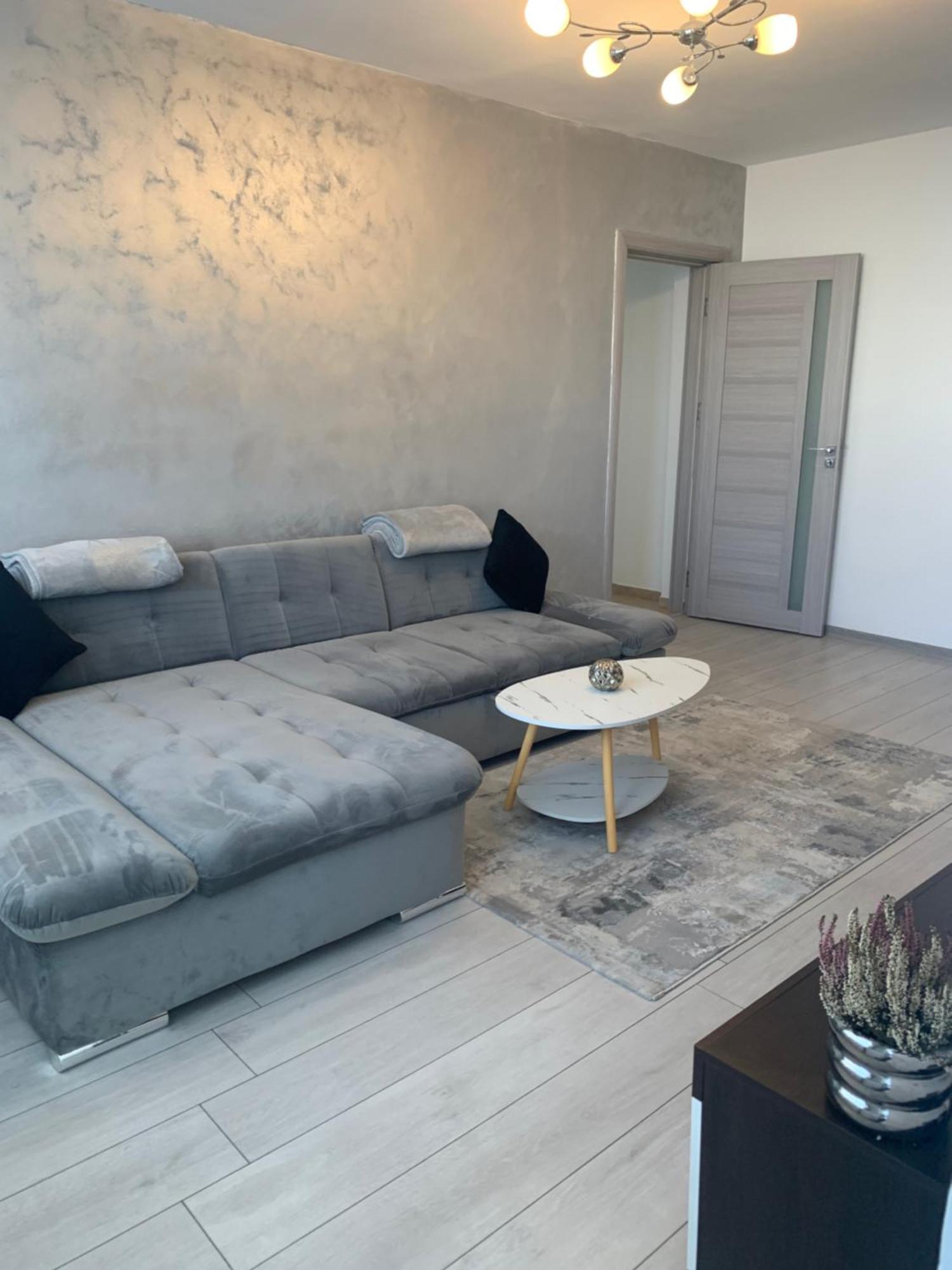 Victoriei Boulevard Private Apartment Брашов Екстериор снимка