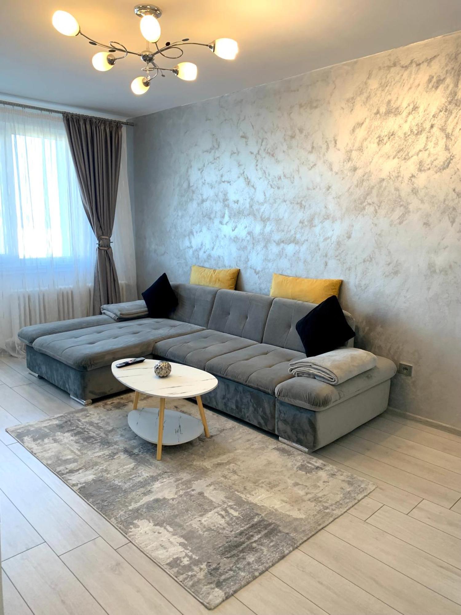 Victoriei Boulevard Private Apartment Брашов Екстериор снимка